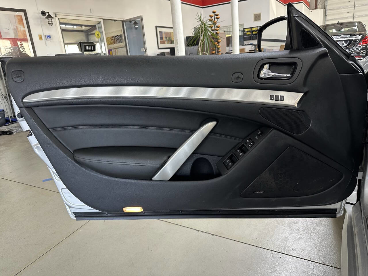 Used 2009 INFINITI G37 Base 2dr Convertible w/ Premium Pkg RWD image 12