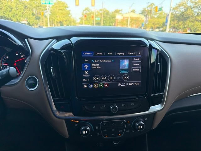 Used 2022 Chevrolet Traverse Premier FWD image 14