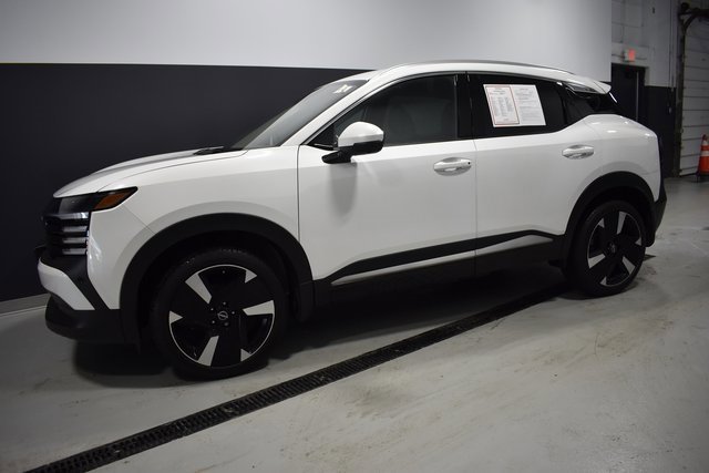 Certified 2025 Nissan Kicks SR image 2