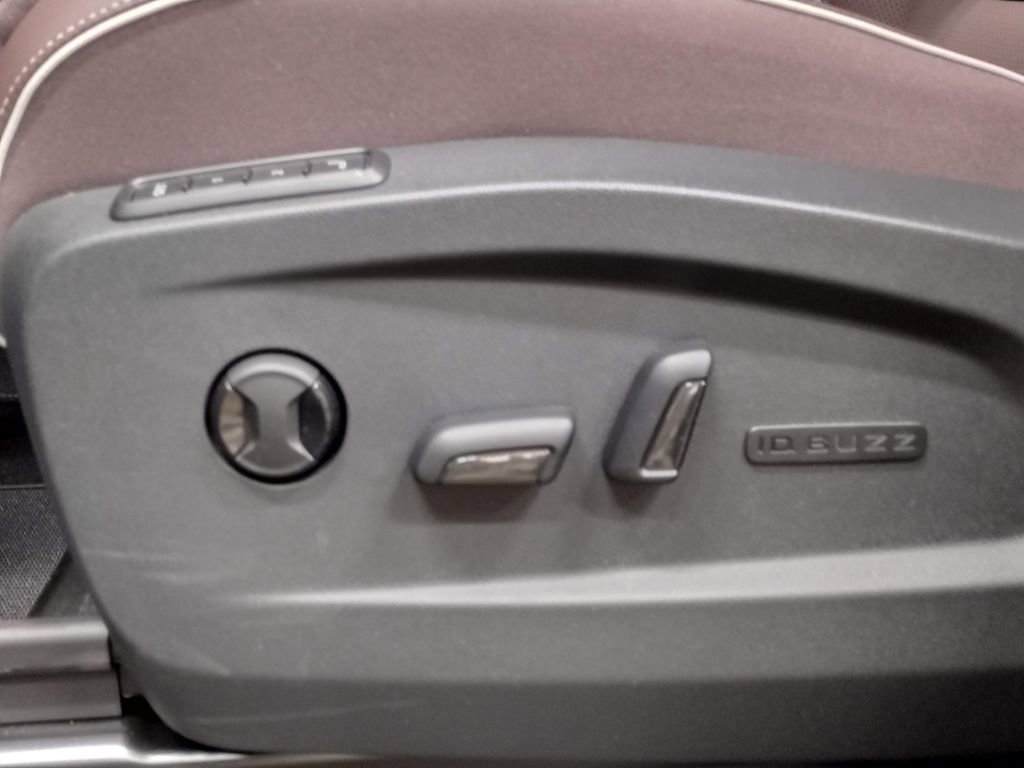 New 2025 Volkswagen ID. Buzz Pro S image 45