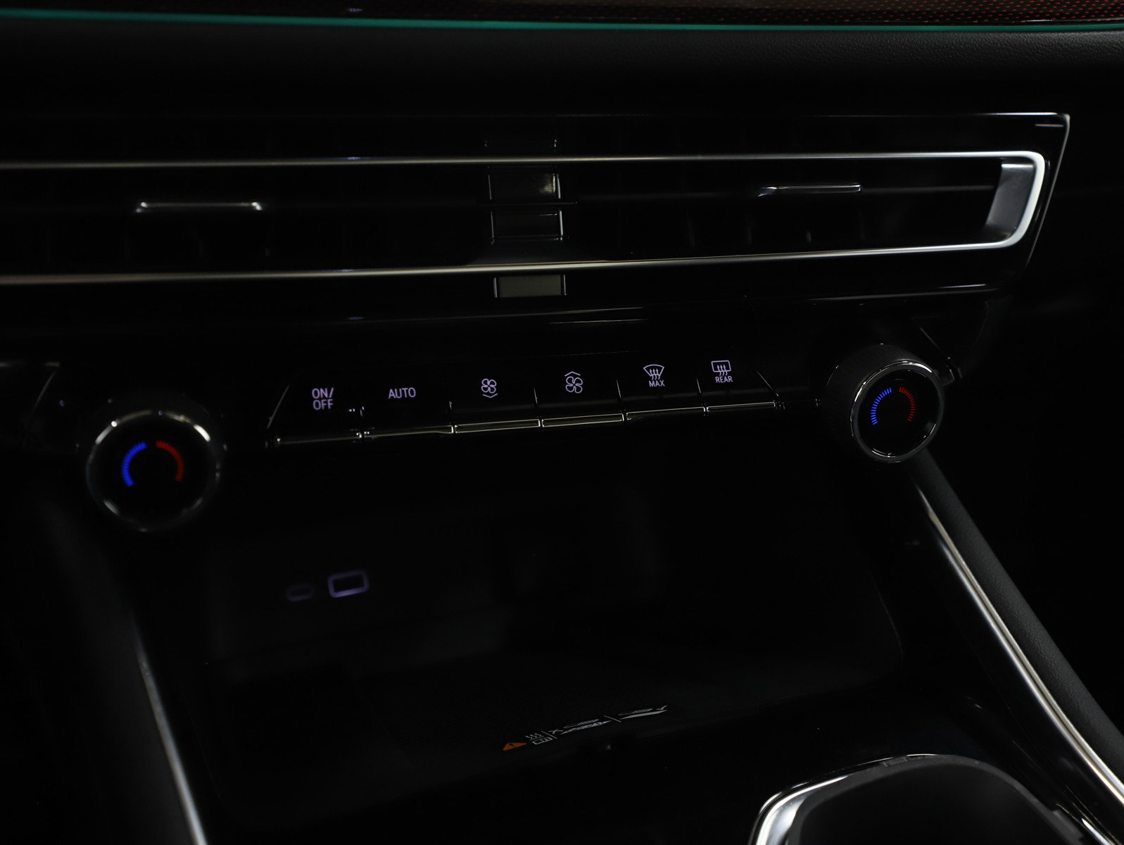 Used 2024 Chevrolet Traverse RS image 25