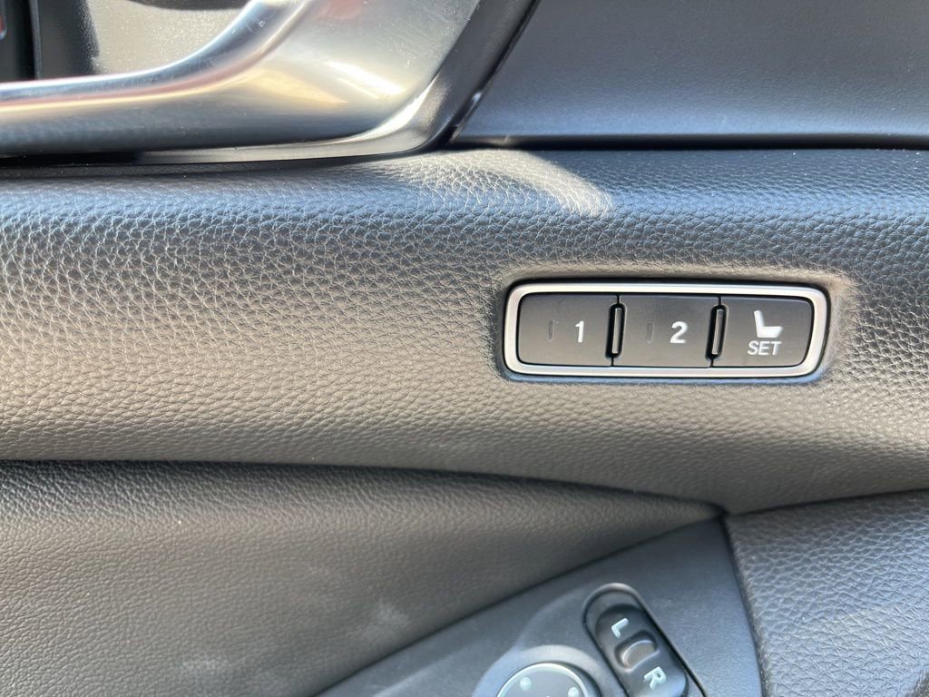 Used 2020 Honda Accord Touring image 12