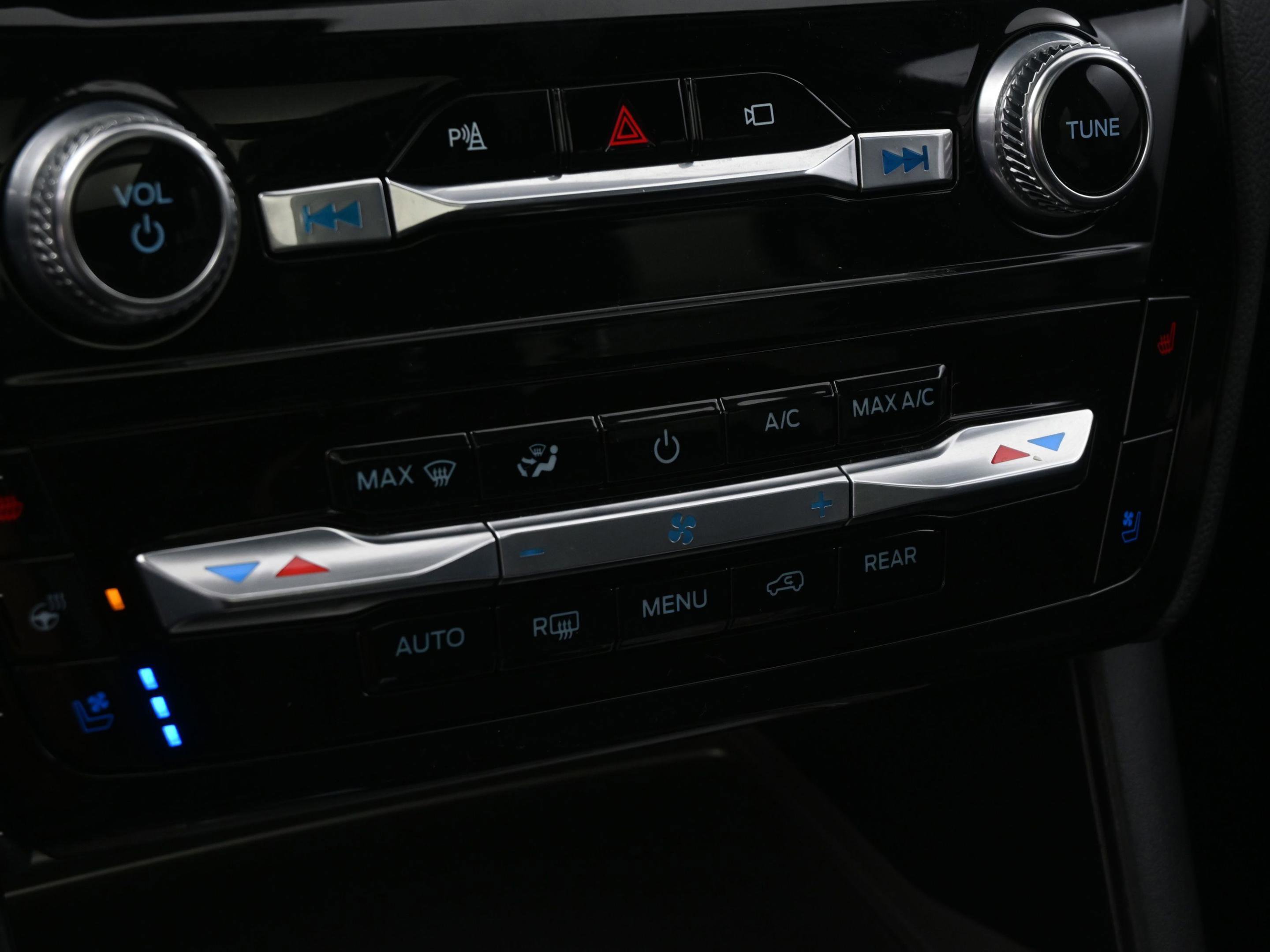 Used 2021 Ford Explorer Limited w/ Equipment Group 301A image 25