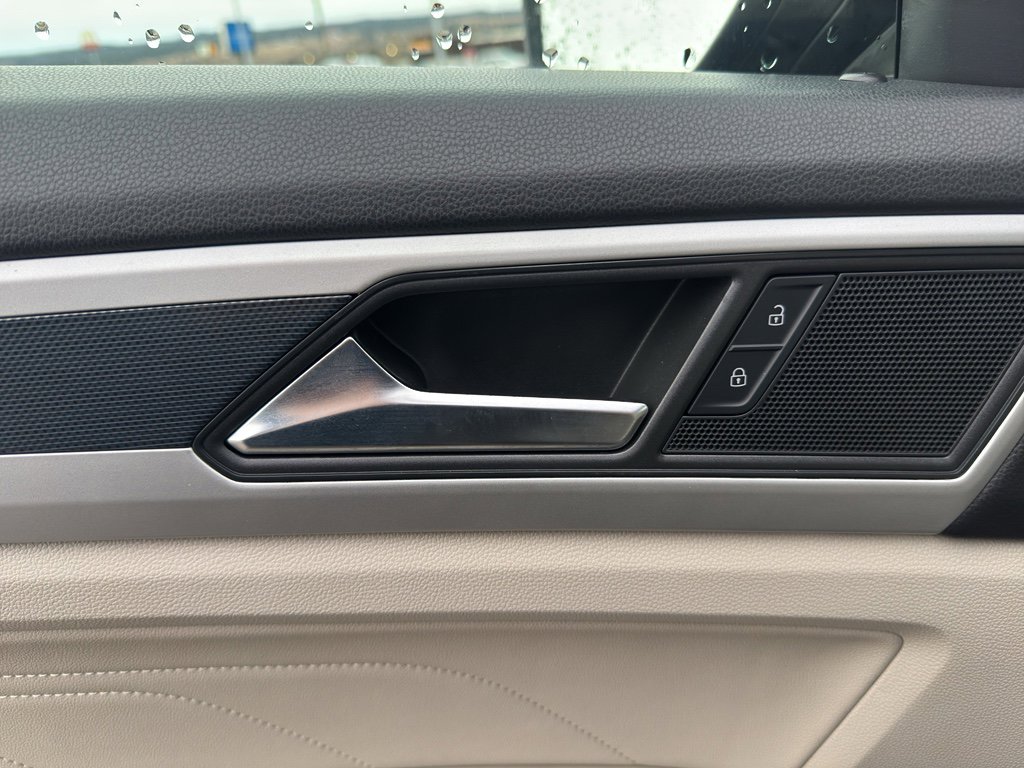 Used 2021 Volkswagen Atlas SEL R-Line image 12