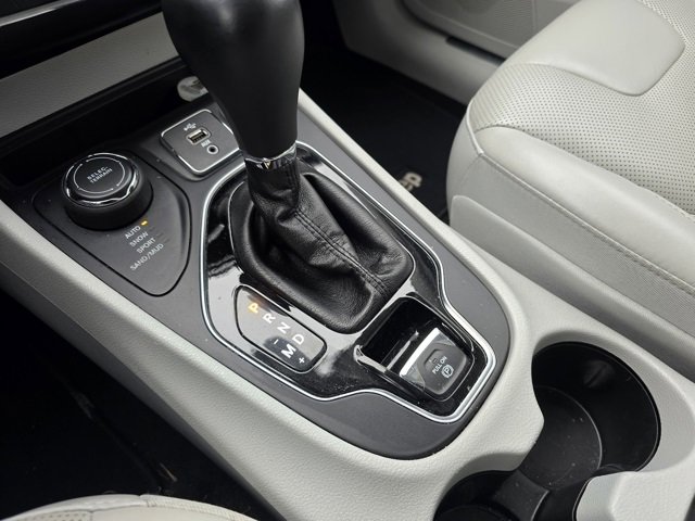 Used 2019 Jeep Cherokee Limited image 18