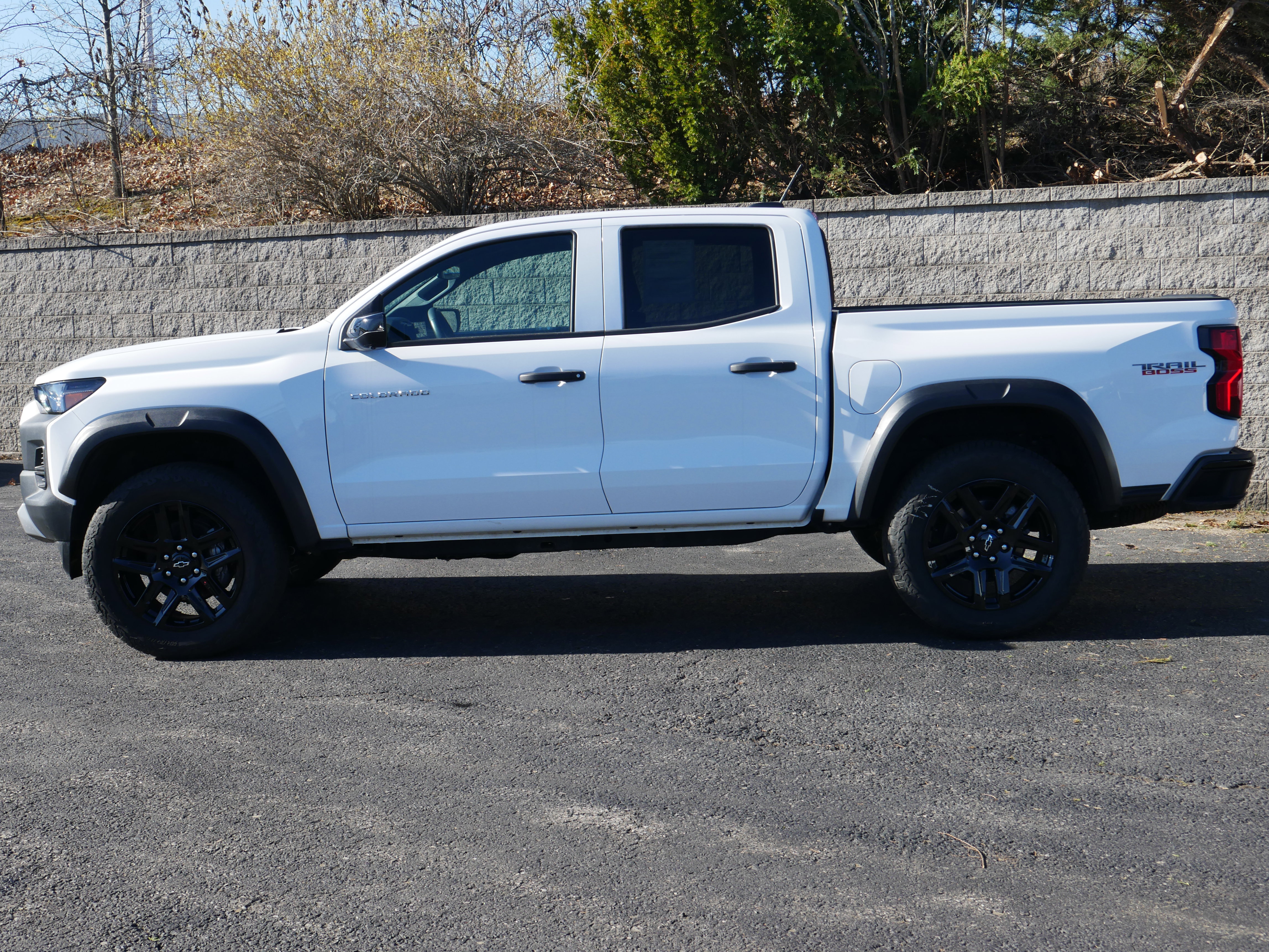 Certified 2024 Chevrolet Colorado Trail Boss w/ Technology Package image 3