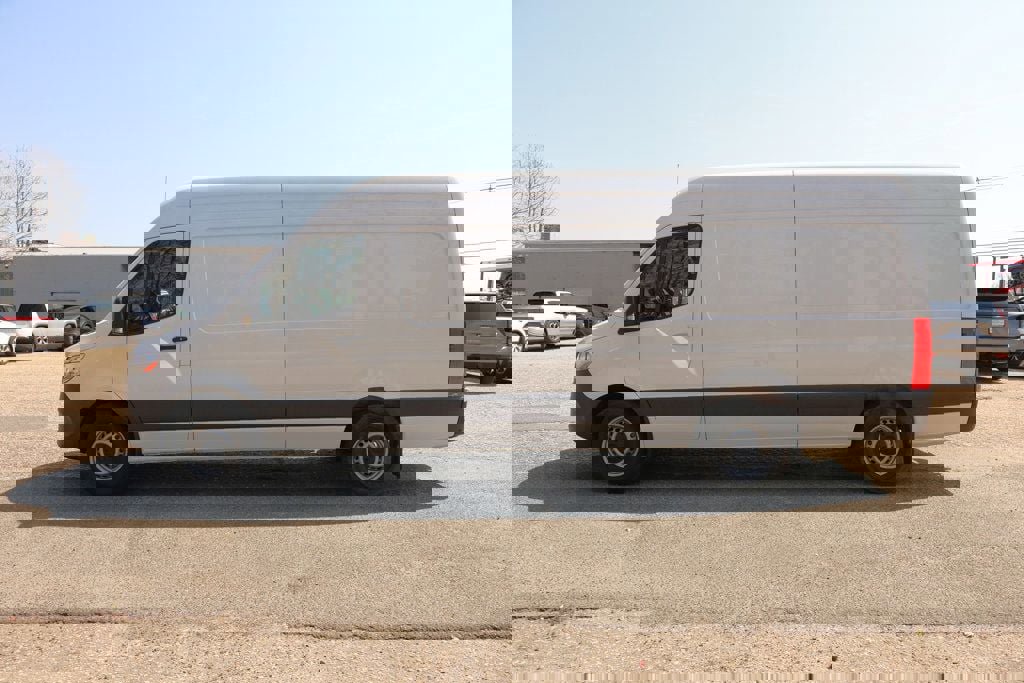 Used 2025 Mercedes-Benz Sprinter 2500 image 2
