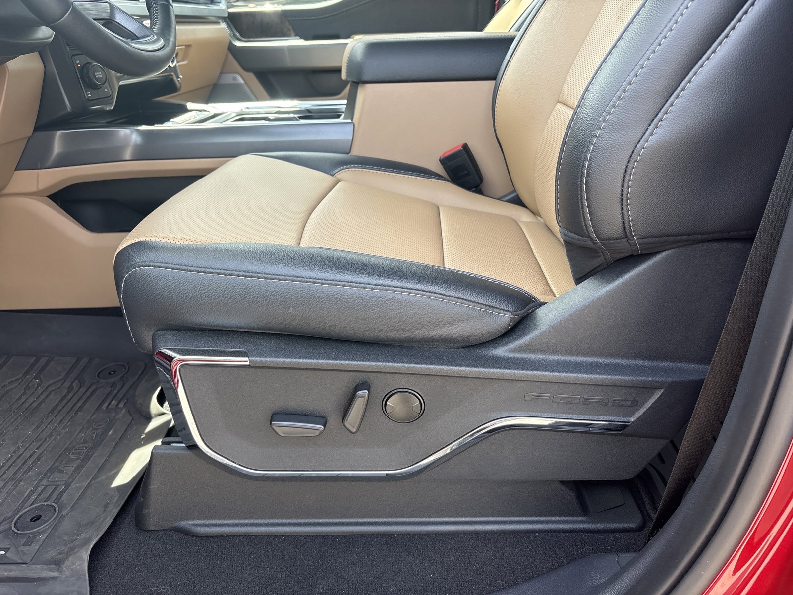 Used 2024 Ford F250 Lariat w/ Lariat Ultimate Package image 17