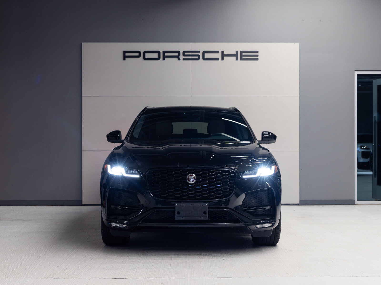 Used 2023 Jaguar F-PACE S AWD/4WD image 10