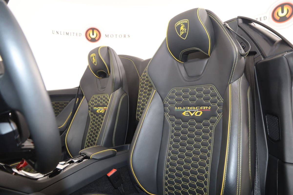 Used 2023 Lamborghini Huracan EVO RWD image 45