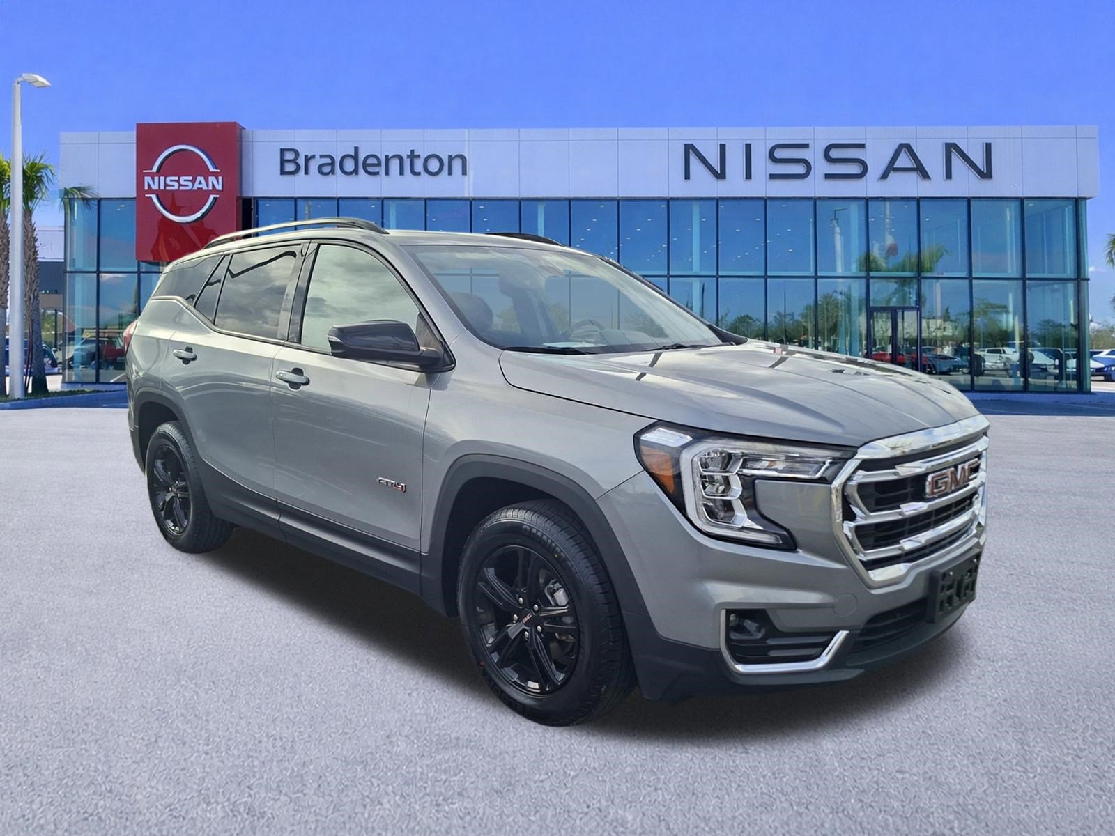 Used 2023 GMC Terrain AT4 AWD/4WD image 3