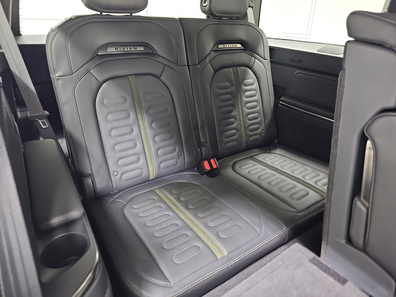 Used 2022 Rivian R1S Launch Edition image 25