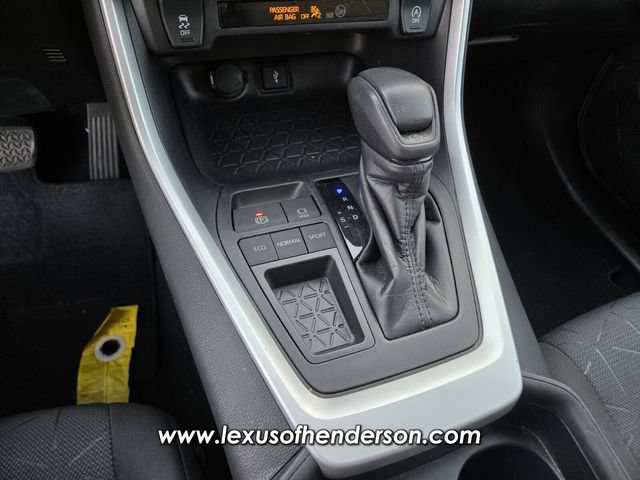 Used 2020 Toyota RAV4 XLE w/ Convenience Package FWD image 29