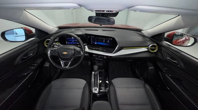 Used 2024 Chevrolet Trax LT w/ LT Convenience Package FWD image 16