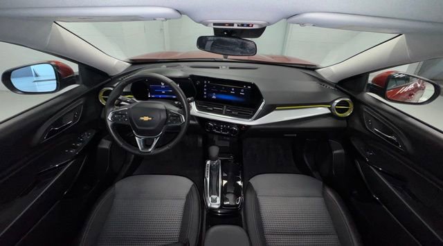 Used 2024 Chevrolet Trax LT w/ LT Convenience Package image 16