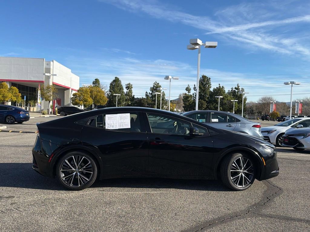 Used 2025 Toyota Prius XLE image 3