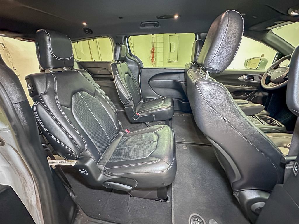 Certified 2022 Chrysler Pacifica Touring-L w/ S Appearance Package image 31