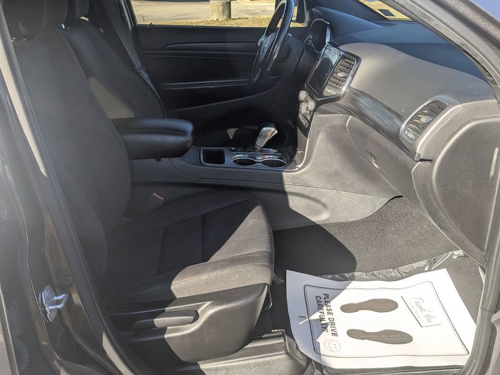 Used 2020 Jeep Grand Cherokee Laredo w/ 18" Wheel & 8.4" Radio Group image 33