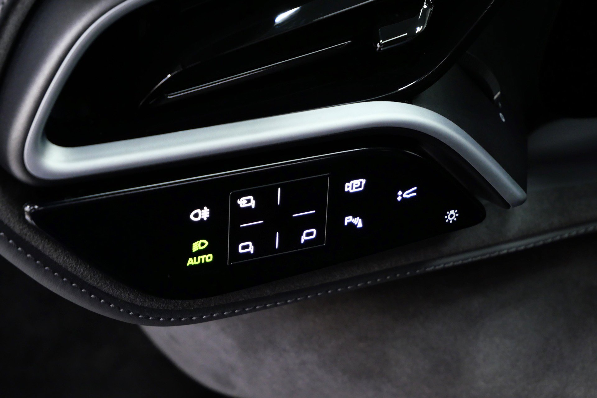 Used 2025 Ferrari 296 GTS image 35