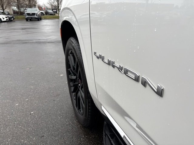 Used 2024 GMC Yukon XL SLT w/ SLT Premium Package image 15