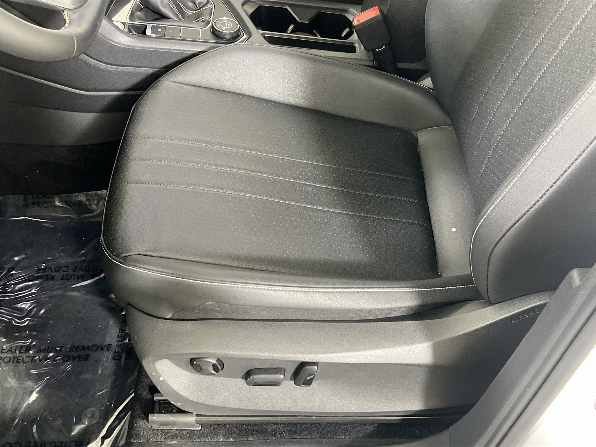 Used 2023 Volkswagen Tiguan SE image 18