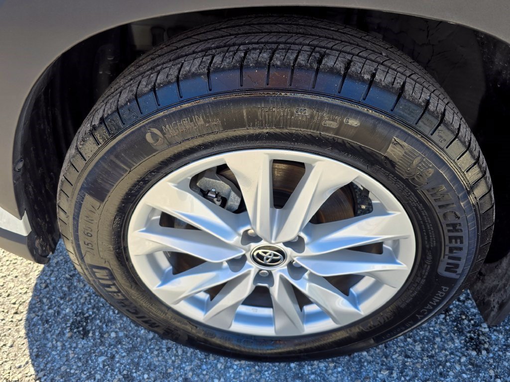 Used 2026 Toyota Corolla Cross LE FWD image 9