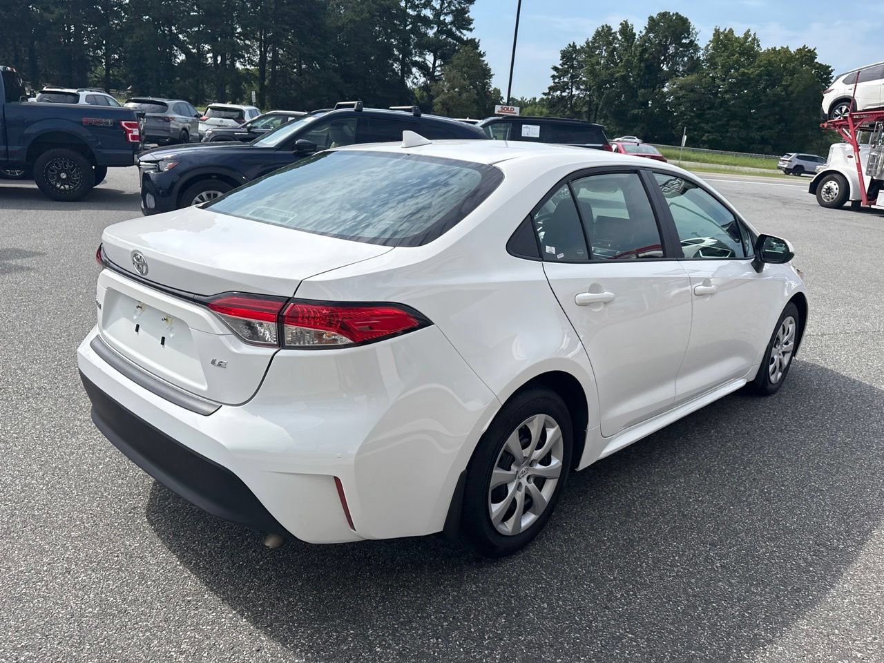 Used 2025 Toyota Corolla LE FWD image 10