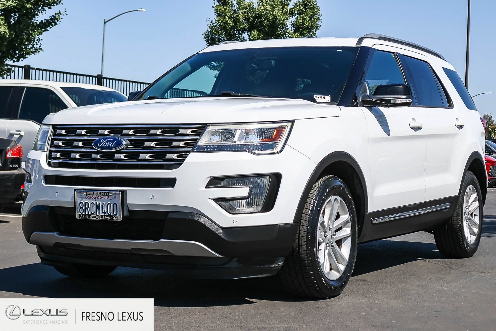 Used 2017 Ford Explorer XLT w/ Equipment Group 202A FWD image 3