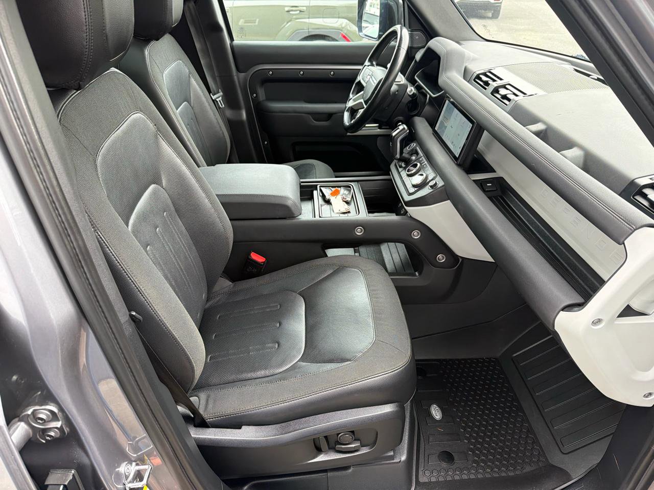 Used 2020 Land Rover Defender 110 SE AWD/4WD image 11
