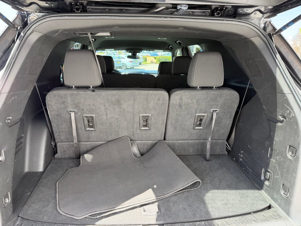 Used 2023 Chevrolet Traverse LT FWD image 31