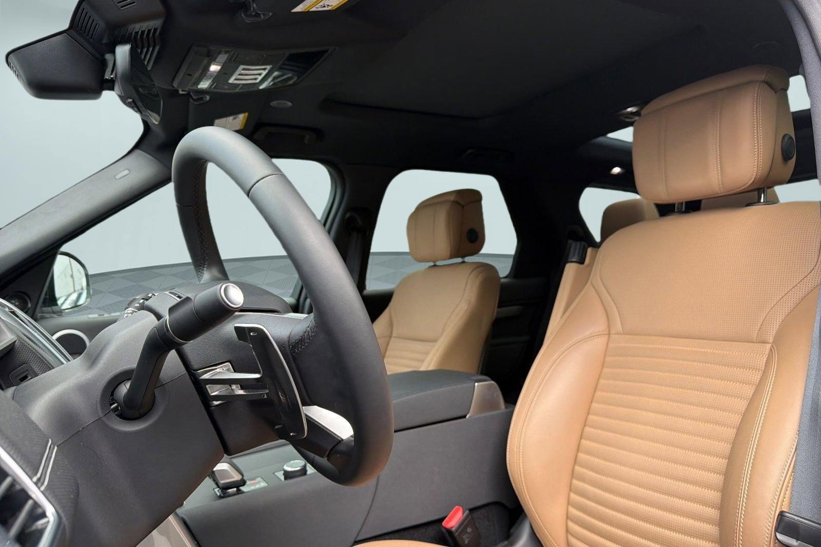 Used 2025 Land Rover Discovery Dynamic SE AWD/4WD image 25
