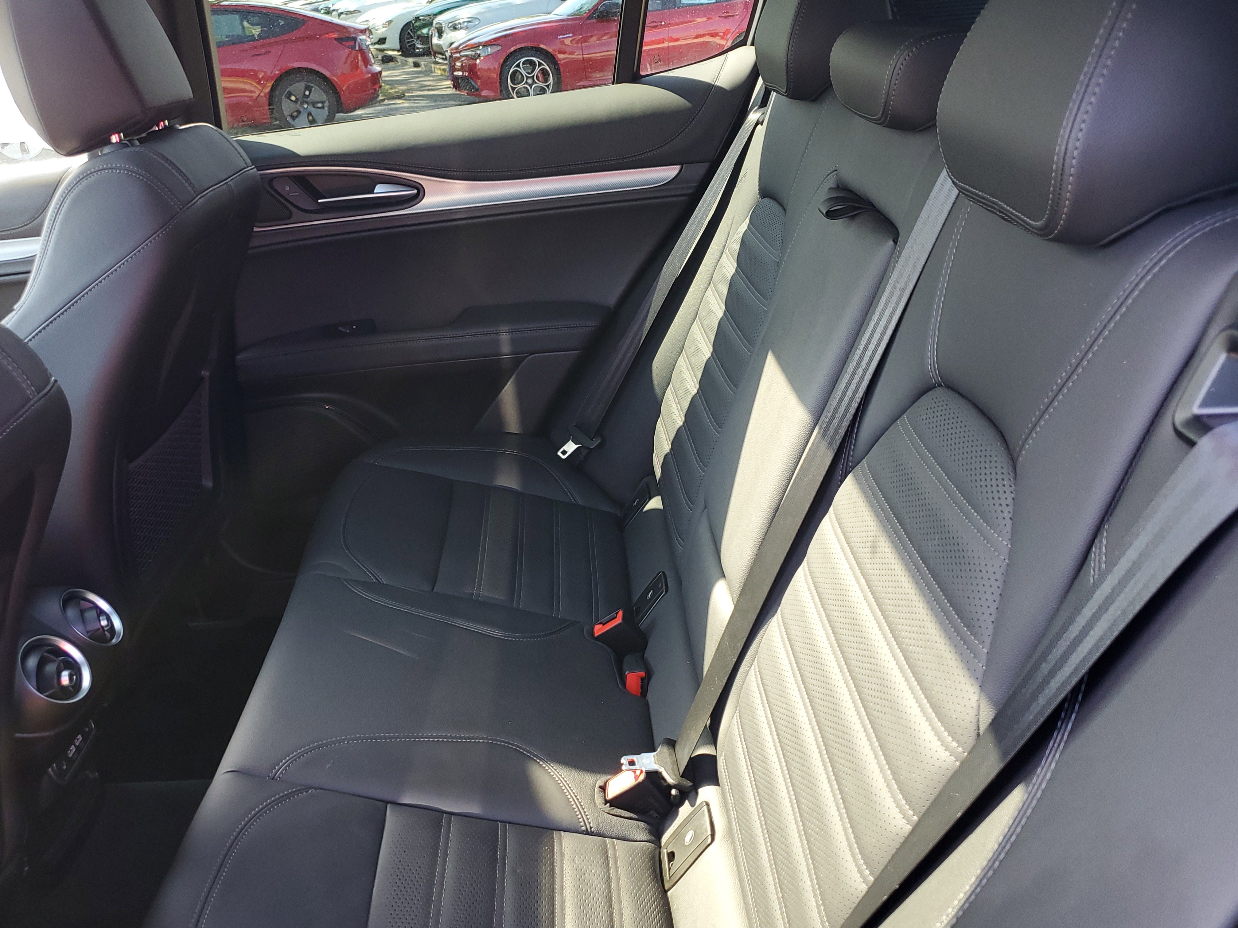 Used 2024 Alfa Romeo Stelvio Veloce image 8