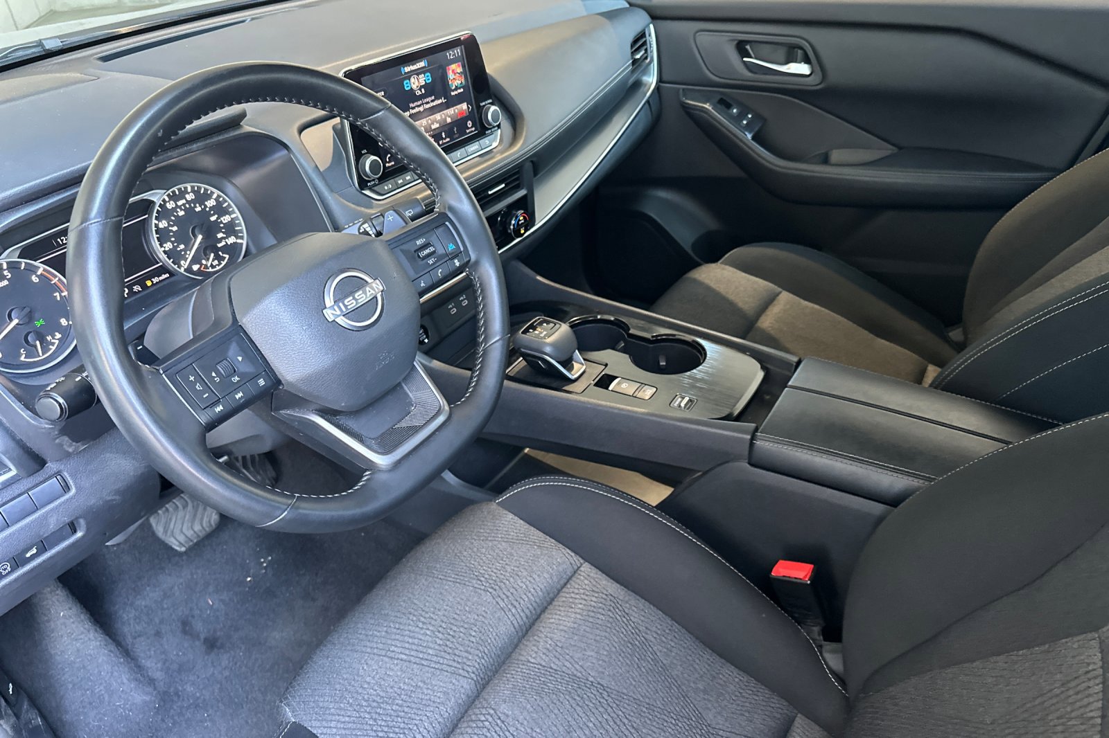 Used 2025 Nissan Rogue SV image 10