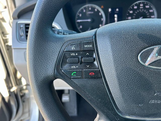 Used 2015 Hyundai Sonata SE image 13