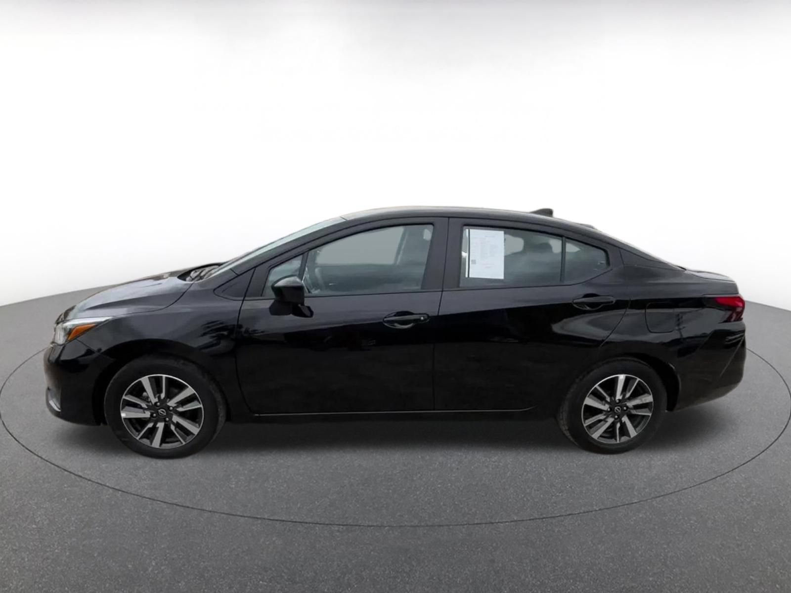 Used 2025 Nissan Versa SV FWD image 9