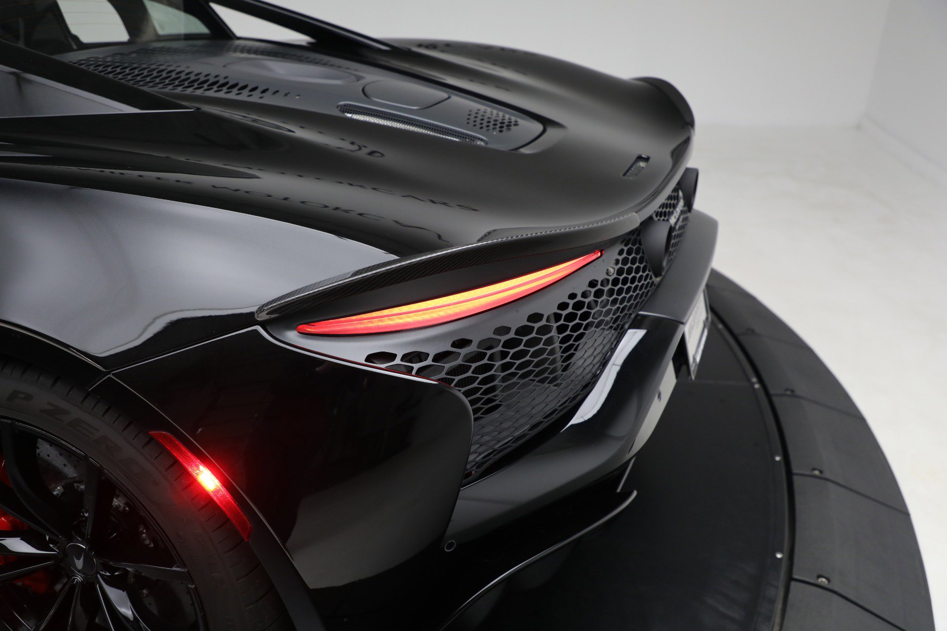 Used 2024 McLaren Artura image 34