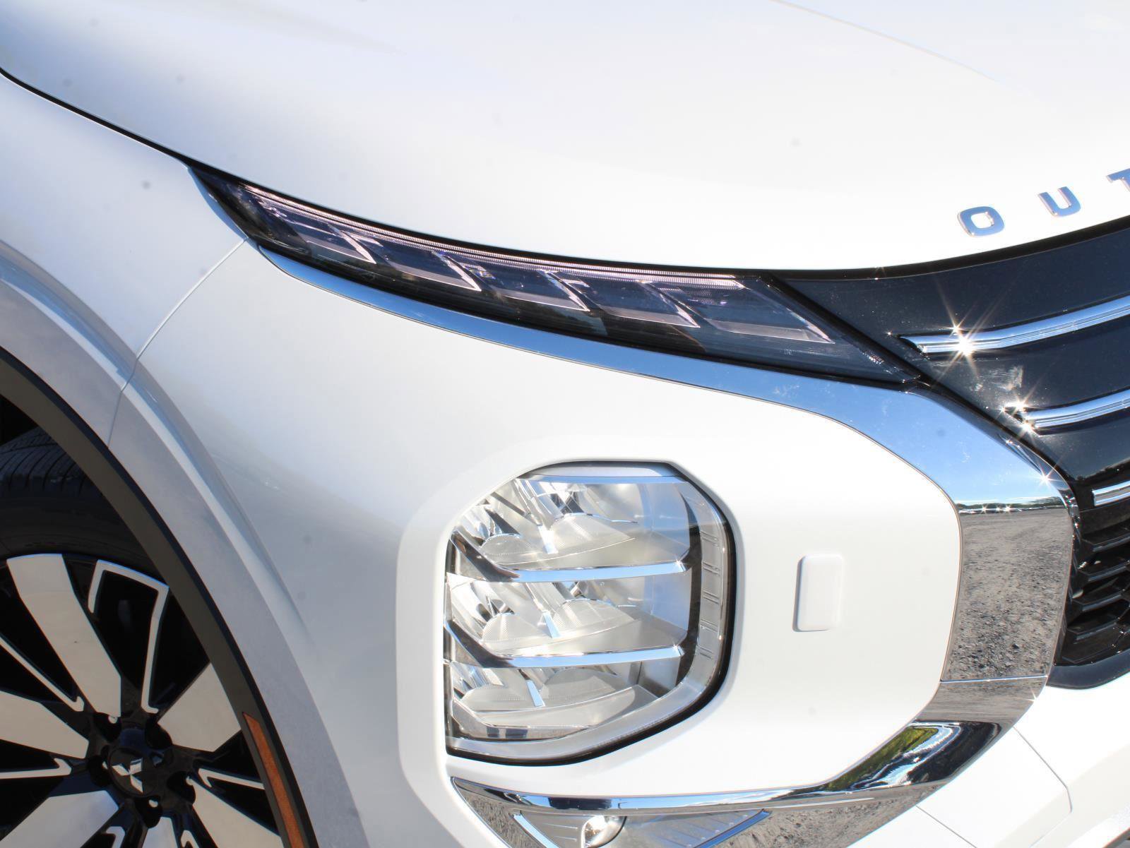 New 2025 Mitsubishi Outlander SEL image 3