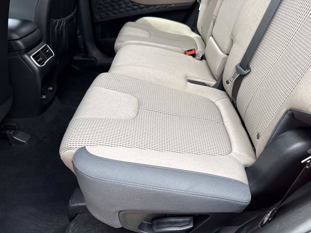 Used 2023 Hyundai Santa Fe SE AWD/4WD image 14