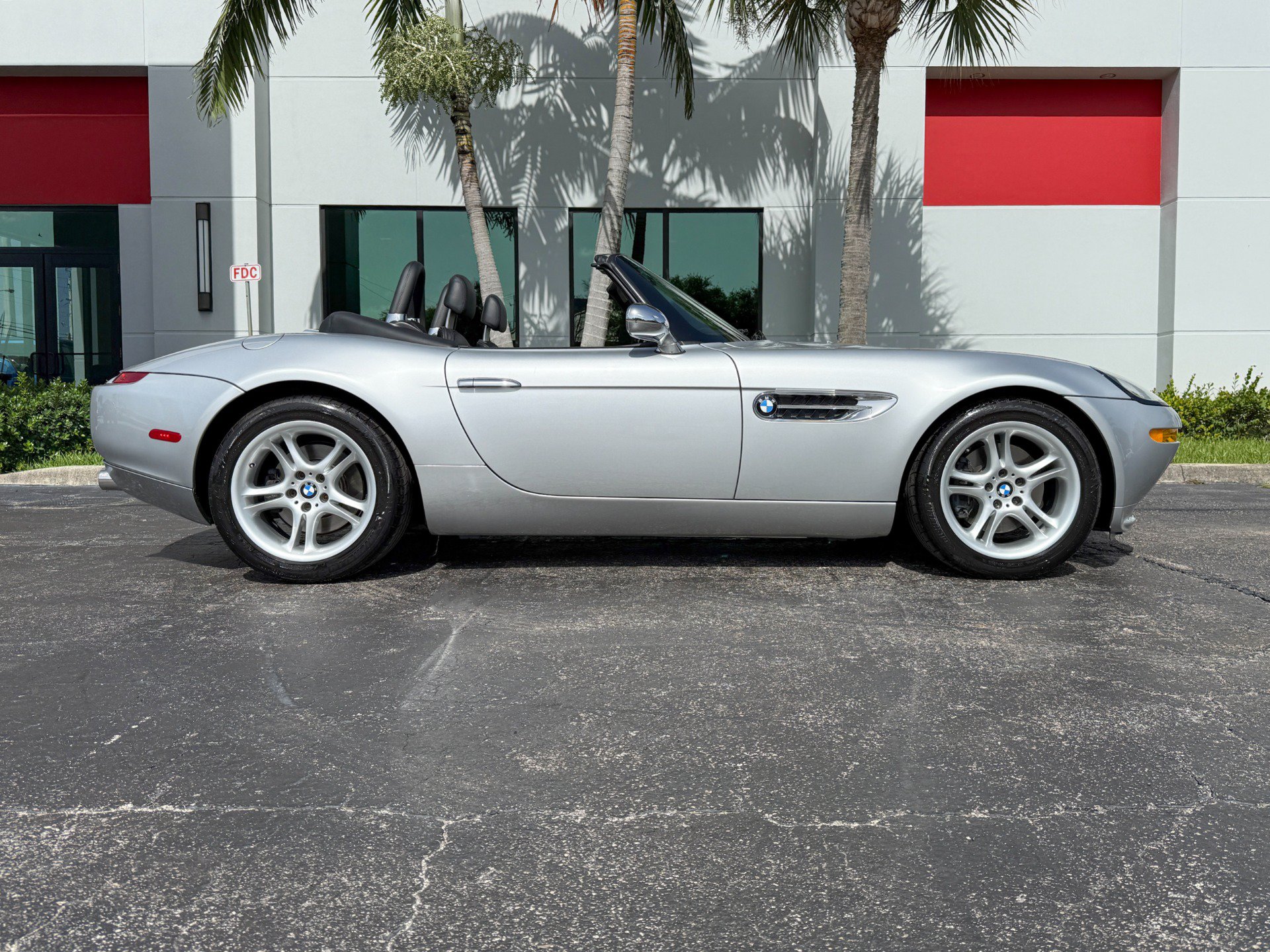 Used 2002 BMW Z8 RWD image 25