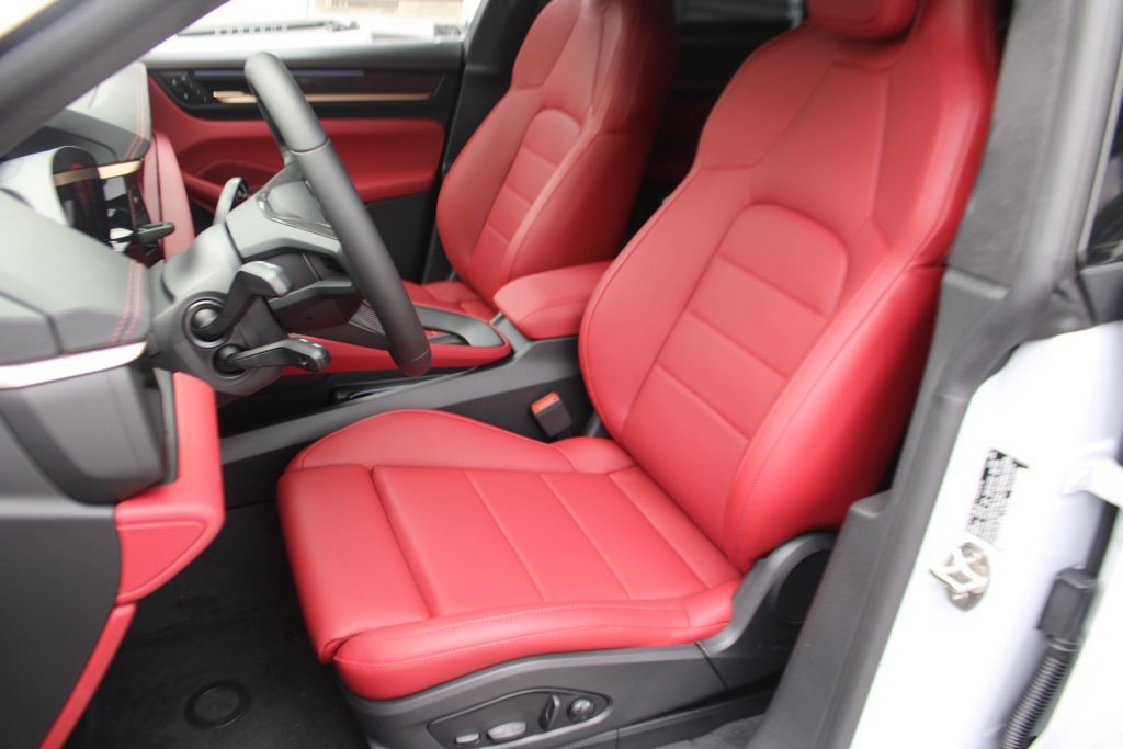New 2025 Porsche Macan Turbo Electric image 5
