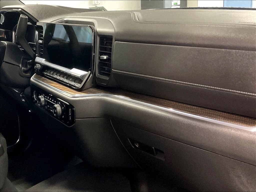 Used 2023 Chevrolet Silverado 1500 LT AWD/4WD image 14
