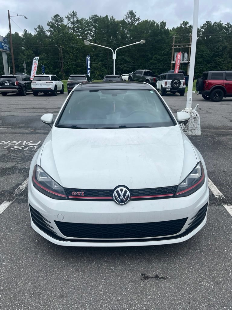 Used 2017 Volkswagen GTI SE FWD image 2