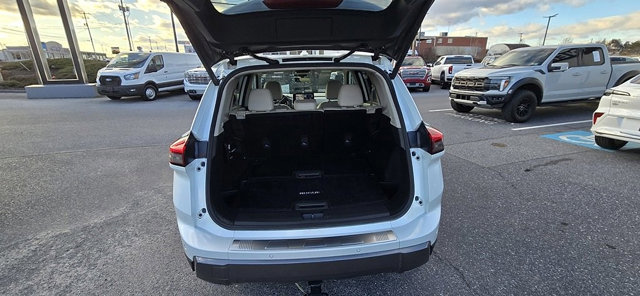 Used 2024 Nissan Rogue SL image 7