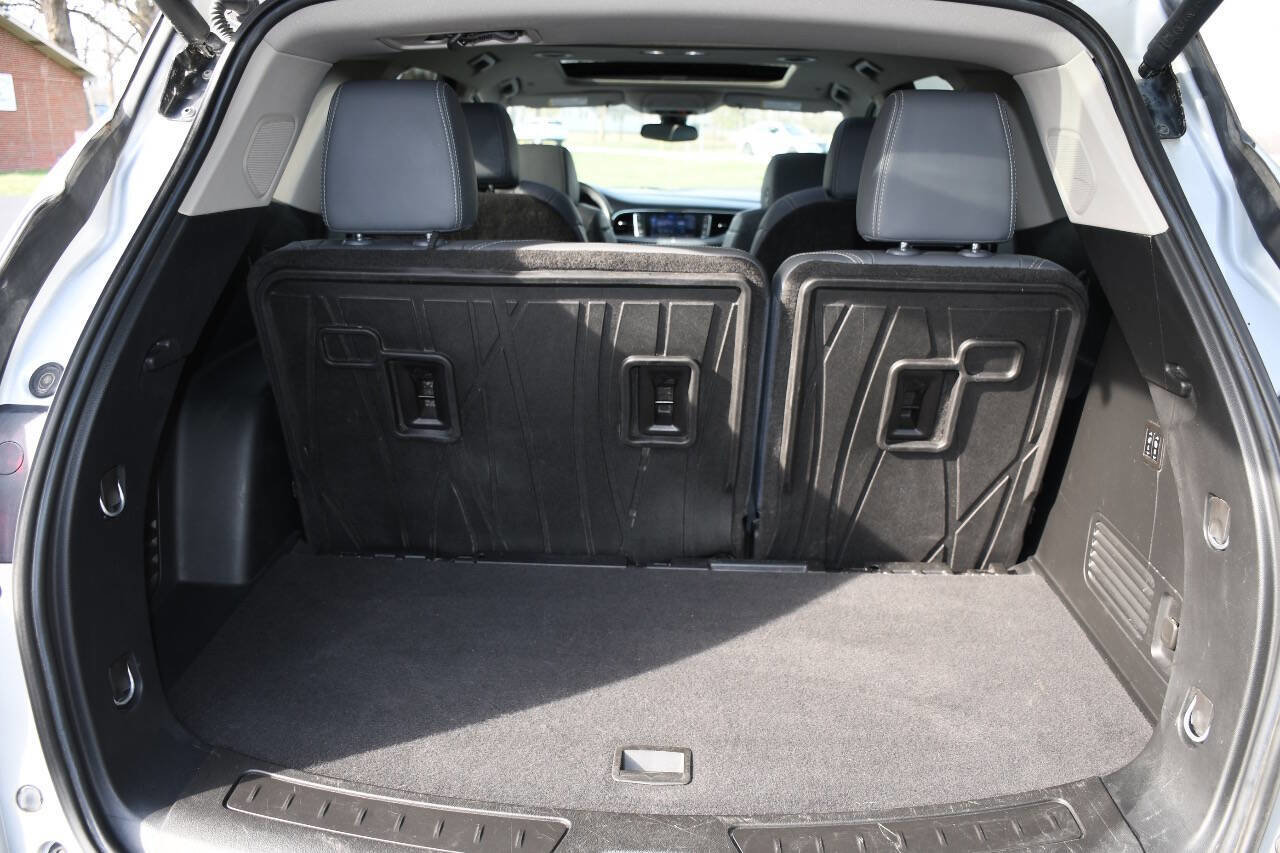 Used 2020 Buick Enclave Premium w/ Sun and Sites Package AWD/4WD image 22