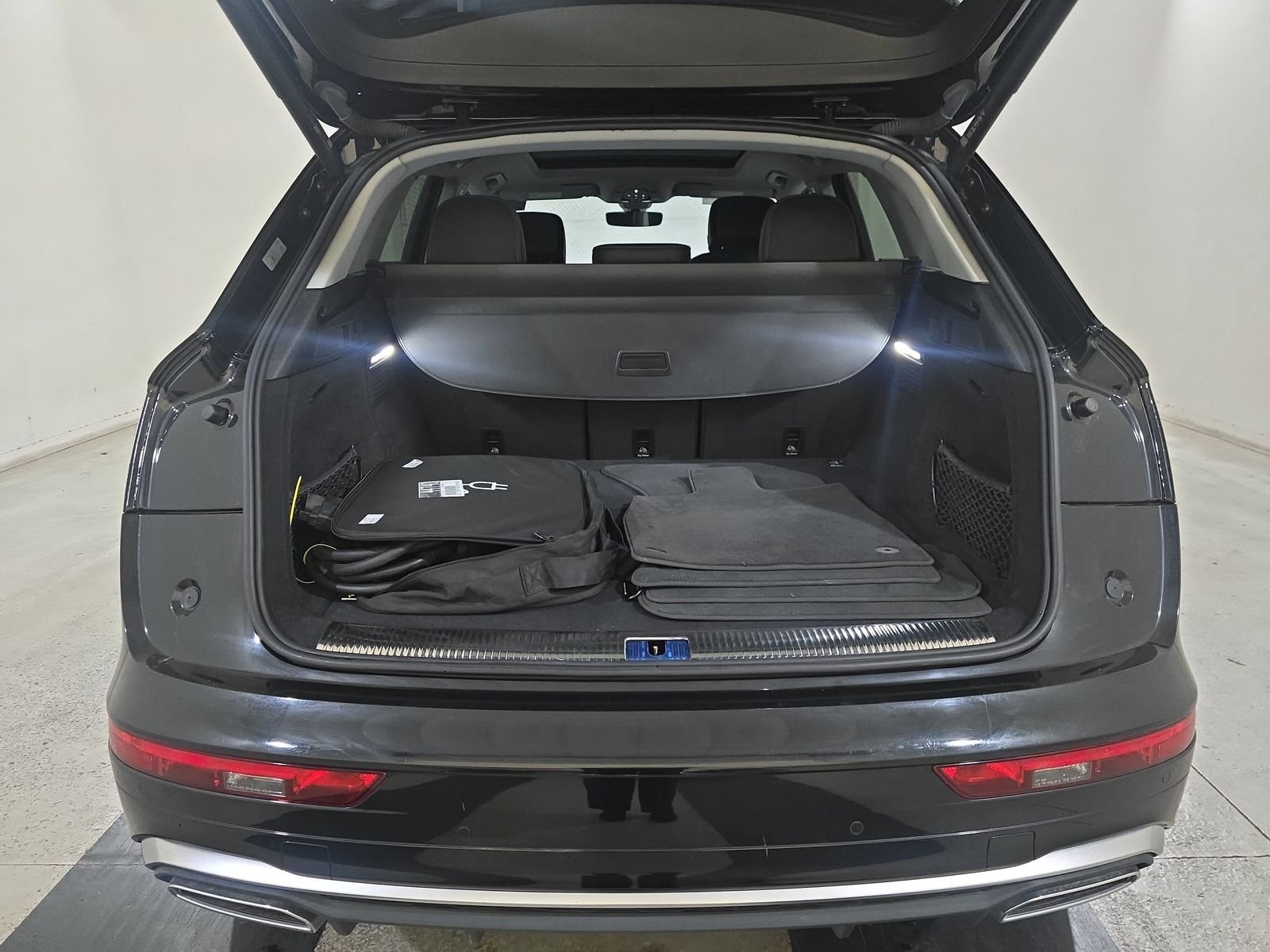 Used 2022 Audi Q5 e Premium w/ Convenience Package image 13