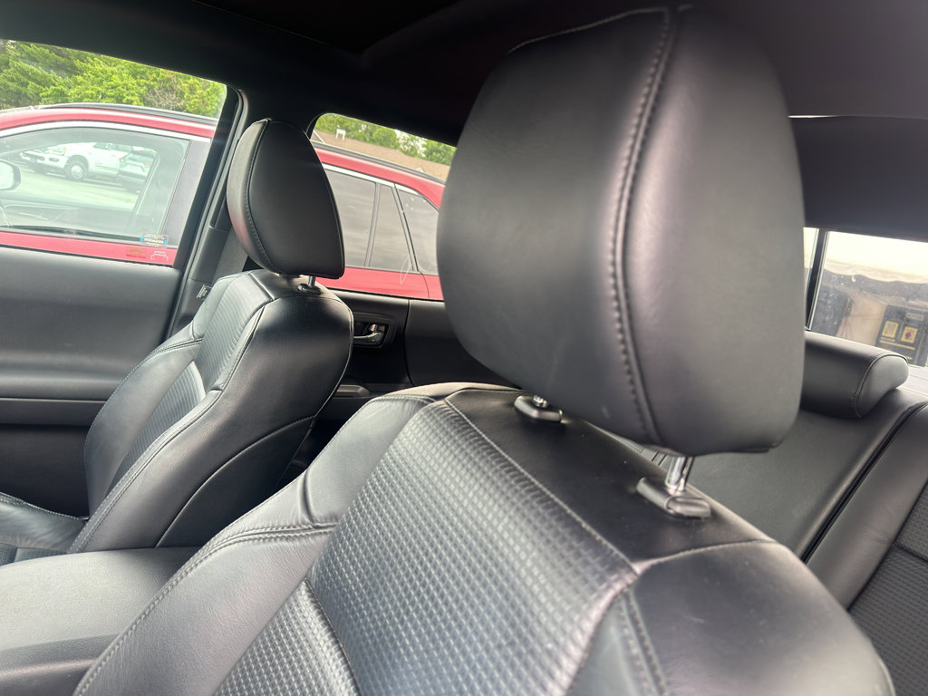 Used 2020 Toyota Tacoma TRD Sport w/ TRD Premium Sport Package AWD/4WD image 14