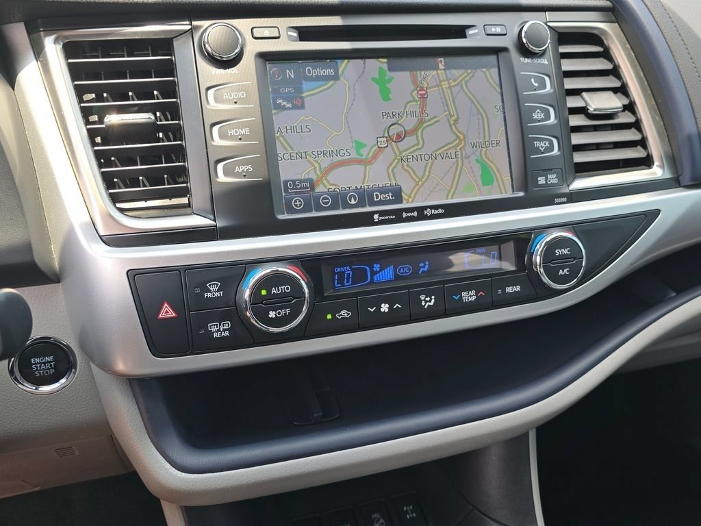 Used 2019 Toyota Highlander XLE AWD/4WD image 35
