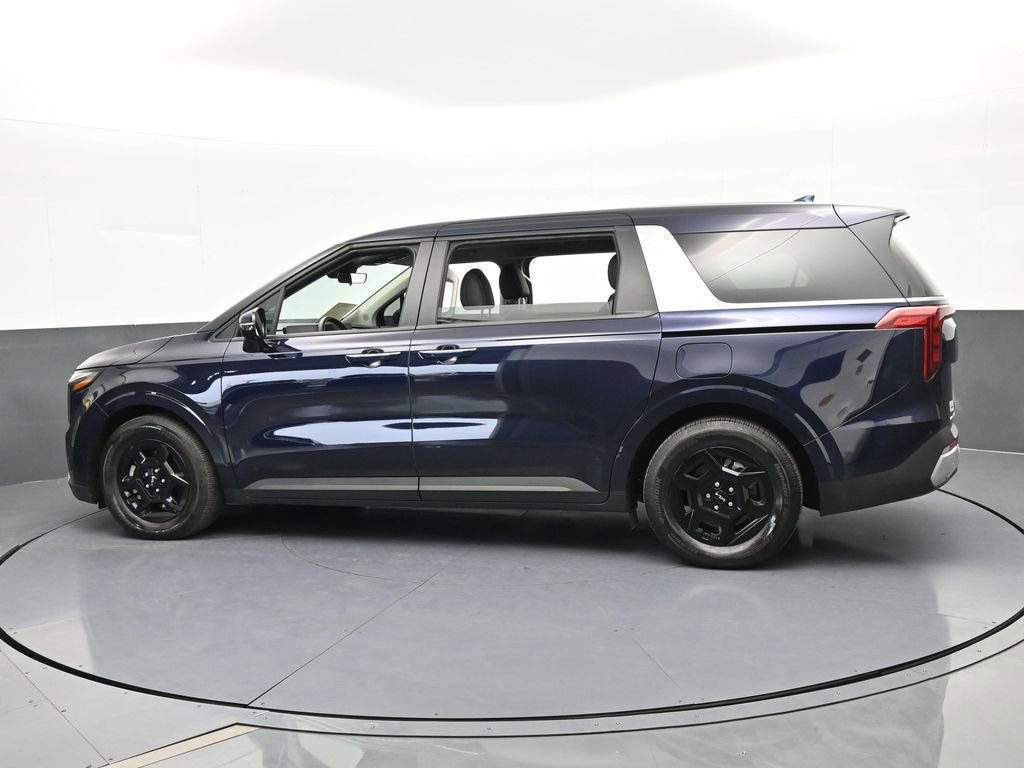 Used 2025 Kia Carnival image 3