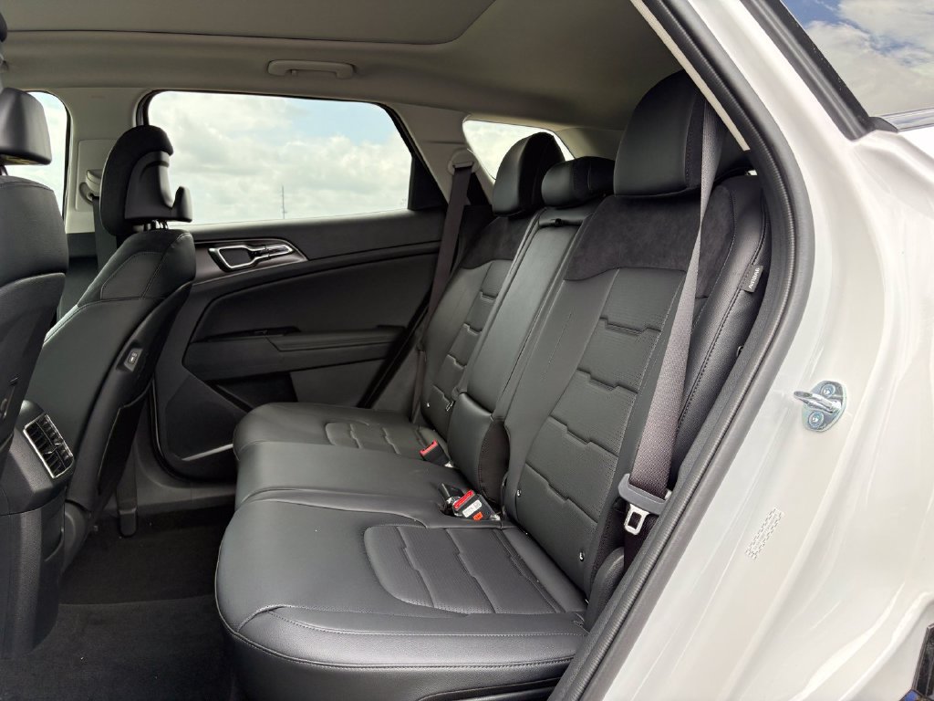 New 2026 Kia Sportage SX FWD image 12