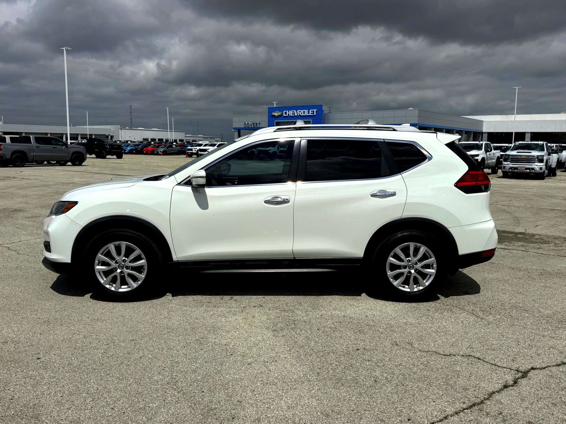 Used 2017 Nissan Rogue SV FWD image 10